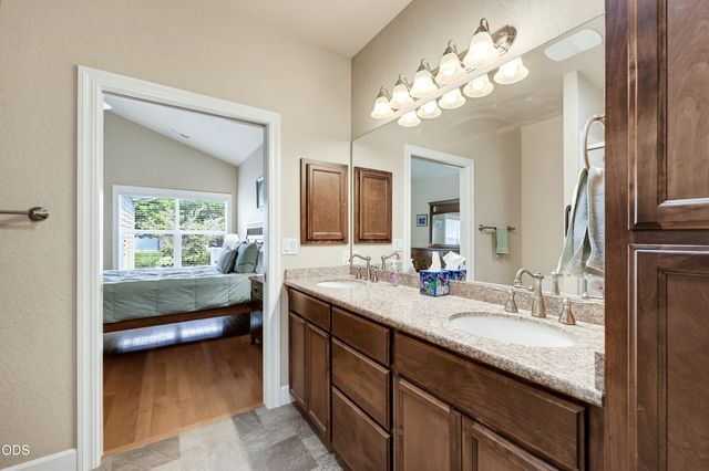 684 Golden Peak Drive, Central Point, OR 97502