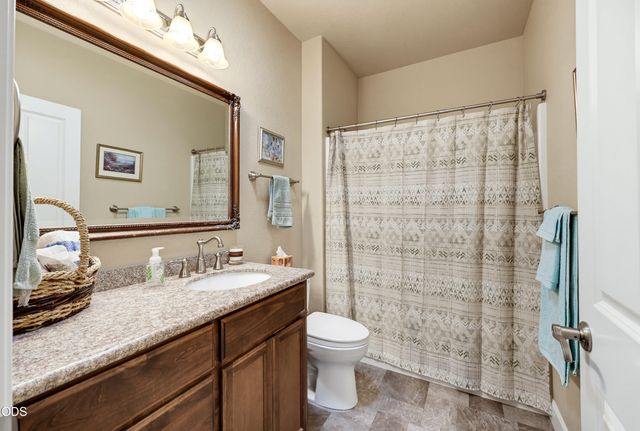 684 Golden Peak Drive, Central Point, OR 97502