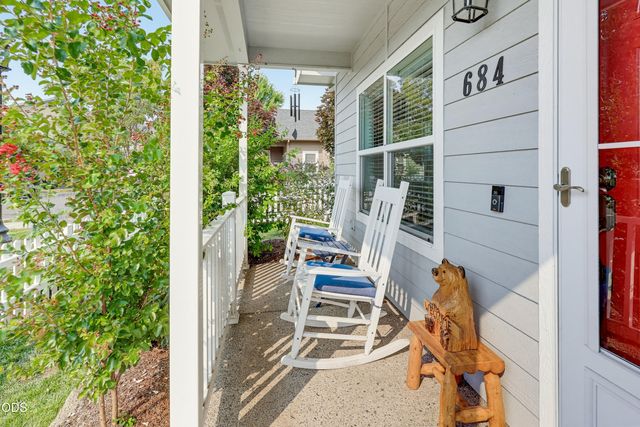 684 Golden Peak Drive, Central Point, OR 97502