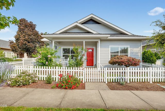 684 Golden Peak Drive, Central Point, OR 97502