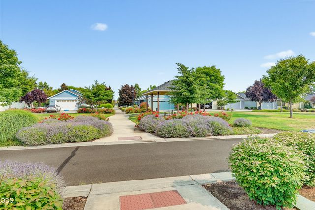684 Golden Peak Drive, Central Point, OR 97502