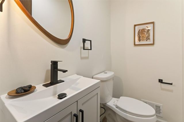 805 Coventry Dr, Webster, NY 14580