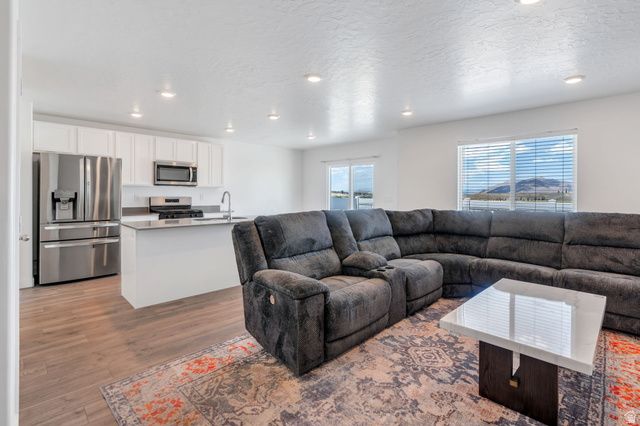 992 W BROADLEAF DR, Santaquin, UT 84655