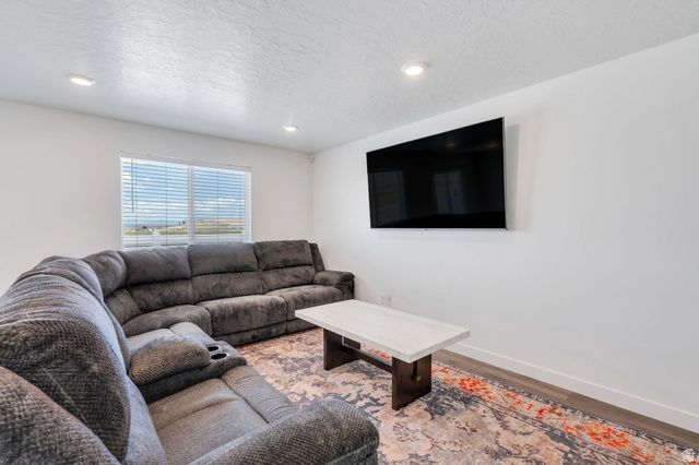 992 W BROADLEAF DR, Santaquin, UT 84655