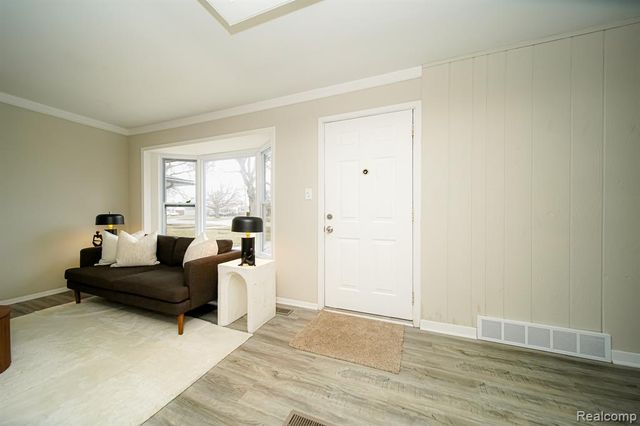 30644 Hayes Road, Roseville, MI 48066