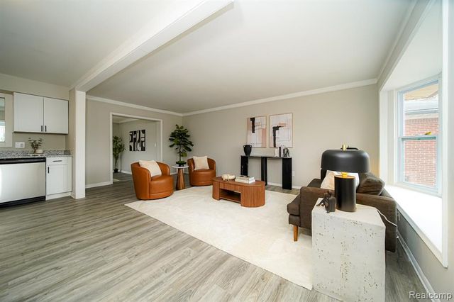 30644 Hayes Road, Roseville, MI 48066