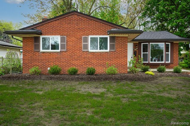 30644 Hayes Road, Roseville, MI 48066