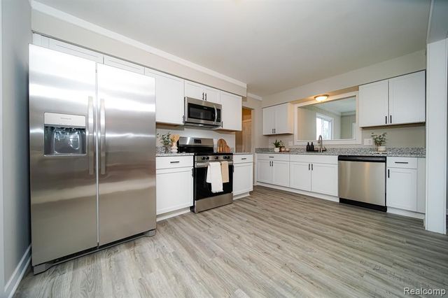 30644 Hayes Road, Roseville, MI 48066