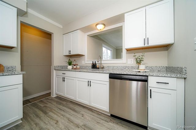 30644 Hayes Road, Roseville, MI 48066