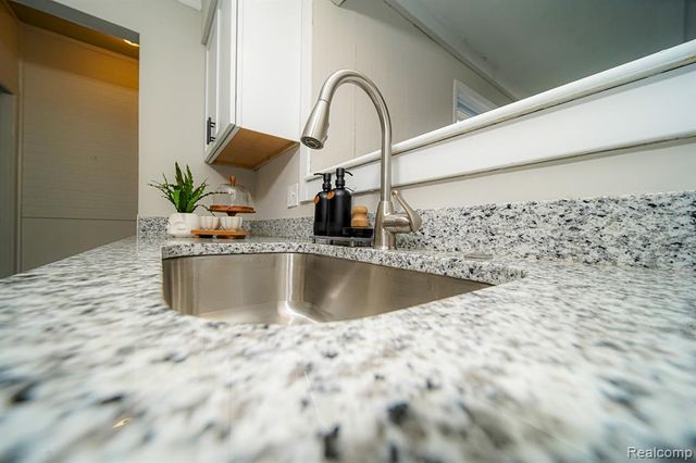 30644 Hayes Road, Roseville, MI 48066