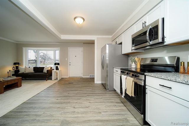 30644 Hayes Road, Roseville, MI 48066