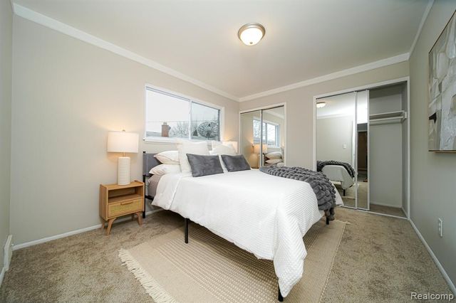 30644 Hayes Road, Roseville, MI 48066