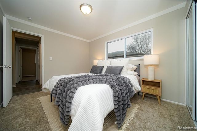 30644 Hayes Road, Roseville, MI 48066