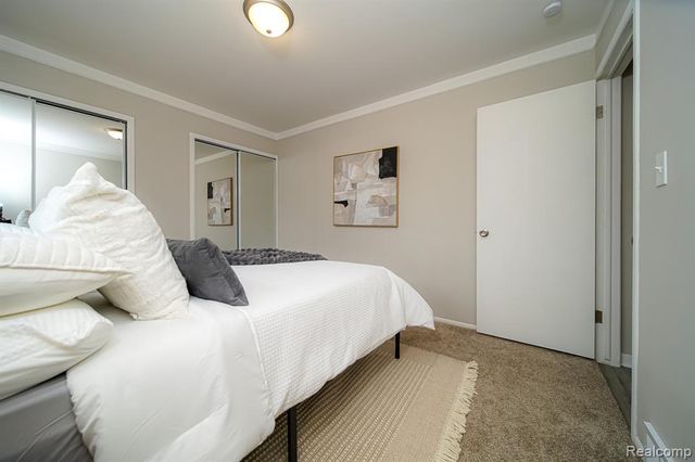 30644 Hayes Road, Roseville, MI 48066