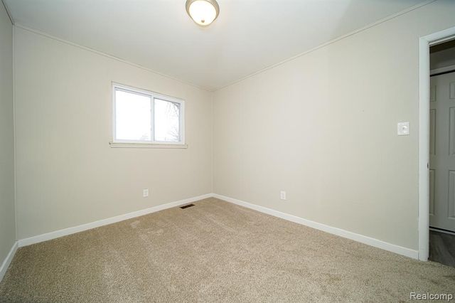 30644 Hayes Road, Roseville, MI 48066