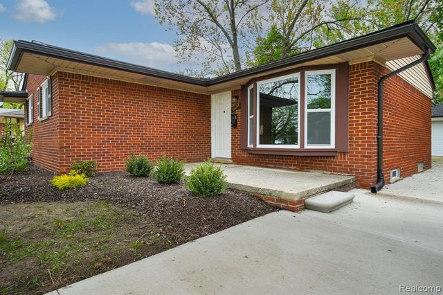30644 Hayes Road, Roseville, MI 48066