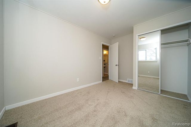 30644 Hayes Road, Roseville, MI 48066