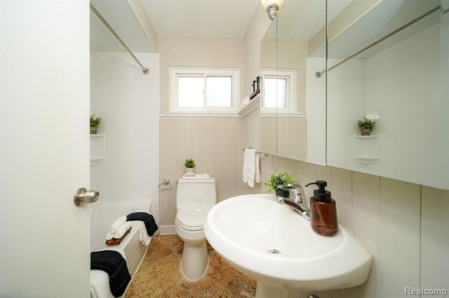 30644 Hayes Road, Roseville, MI 48066