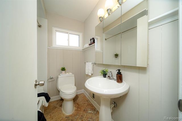 30644 Hayes Road, Roseville, MI 48066