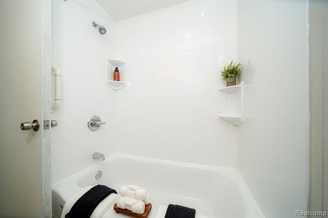 30644 Hayes Road, Roseville, MI 48066