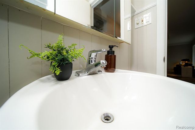 30644 Hayes Road, Roseville, MI 48066