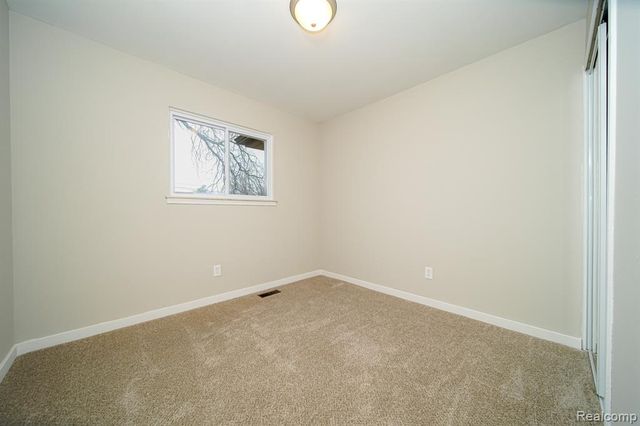 30644 Hayes Road, Roseville, MI 48066