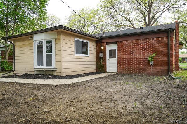 30644 Hayes Road, Roseville, MI 48066