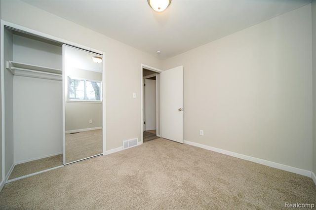 30644 Hayes Road, Roseville, MI 48066