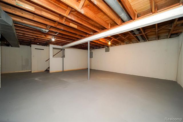 30644 Hayes Road, Roseville, MI 48066