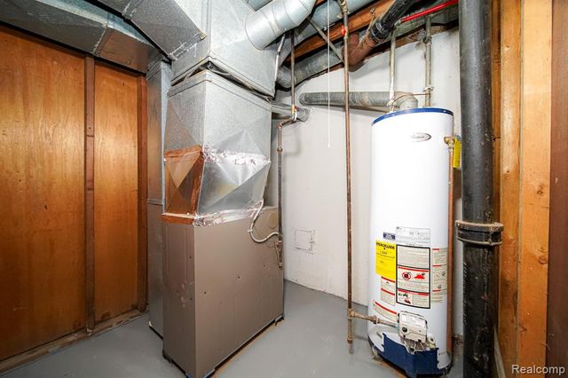 30644 Hayes Road, Roseville, MI 48066