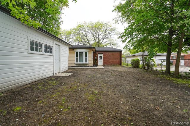 30644 Hayes Road, Roseville, MI 48066