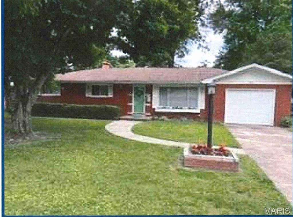302 Crestwood Drive, Collinsville, IL 62234
