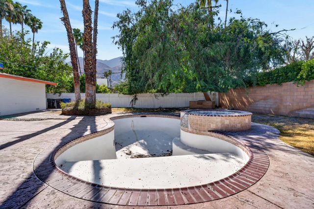 1450 E Mesquite Avenue, Palm Springs, CA 92264
