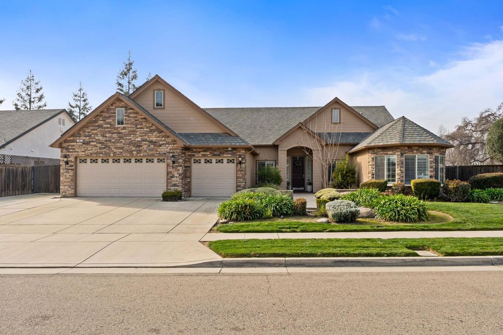 Image 1 of property listing at 321 N Preston Street, Visalia, CA 93291