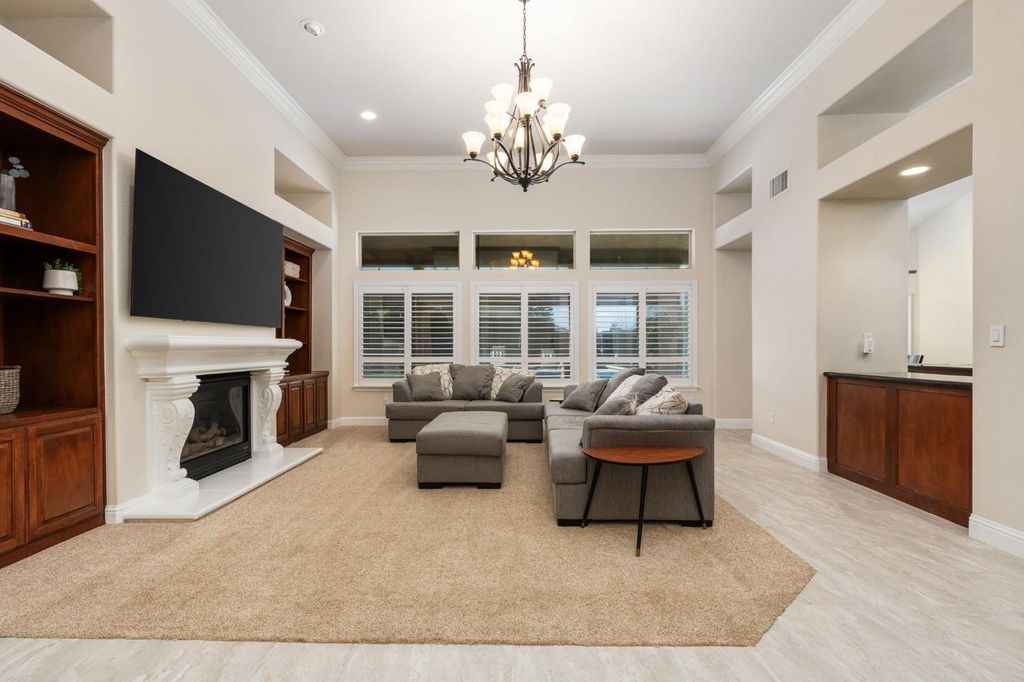 Image 10 of property listing at 321 N Preston Street, Visalia, CA 93291