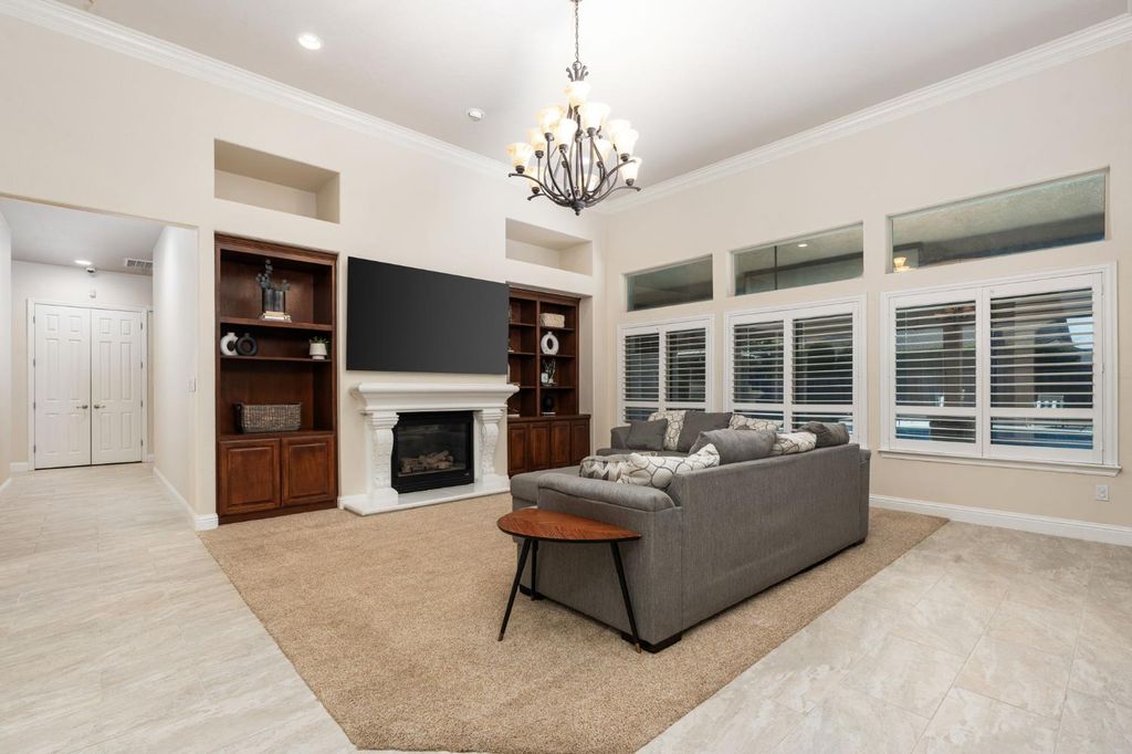 Image 11 of property listing at 321 N Preston Street, Visalia, CA 93291