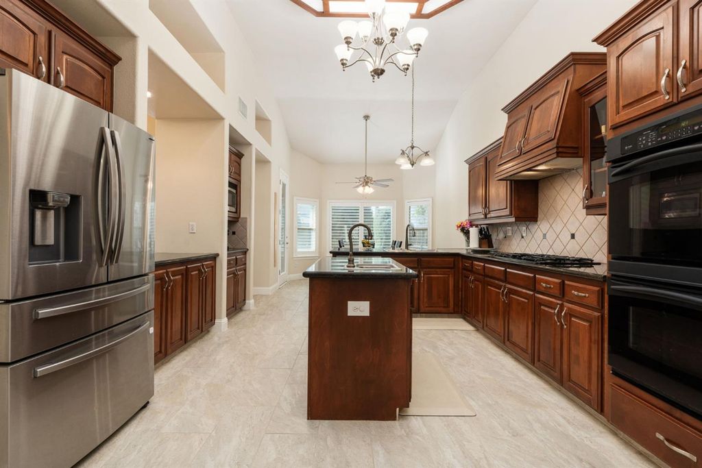 Image 16 of property listing at 321 N Preston Street, Visalia, CA 93291