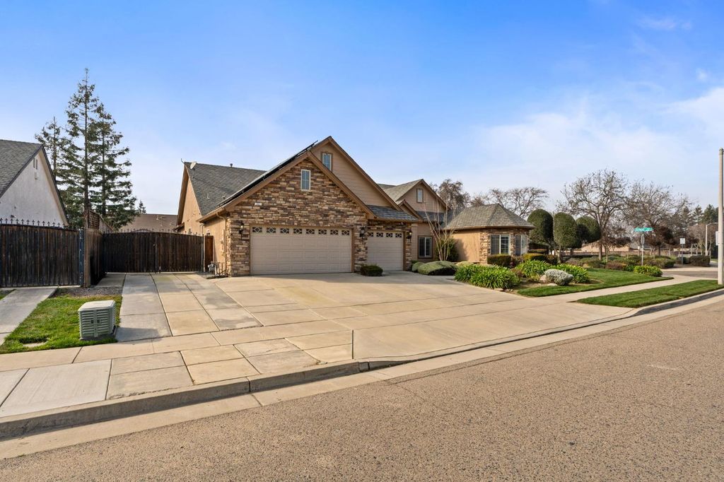 Image 2 of property listing at 321 N Preston Street, Visalia, CA 93291