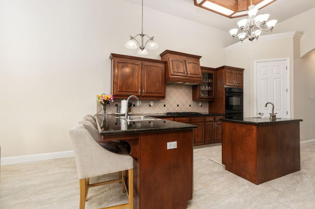 Image 20 of property listing at 321 N Preston Street, Visalia, CA 93291