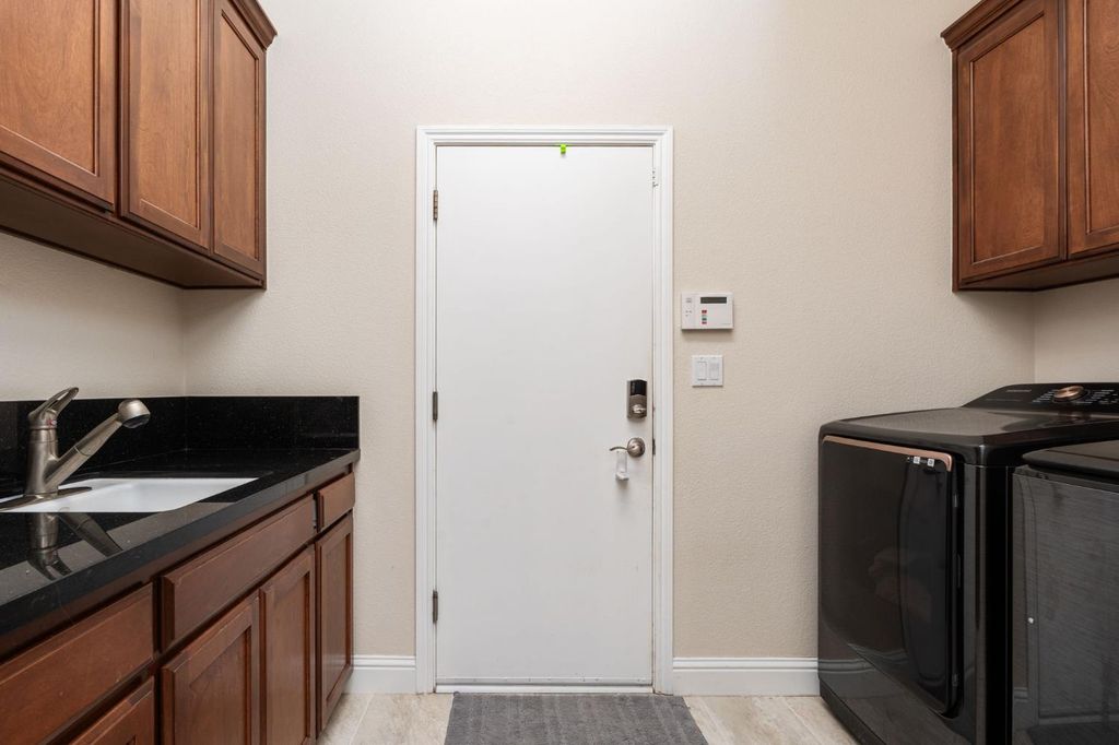 Image 25 of property listing at 321 N Preston Street, Visalia, CA 93291