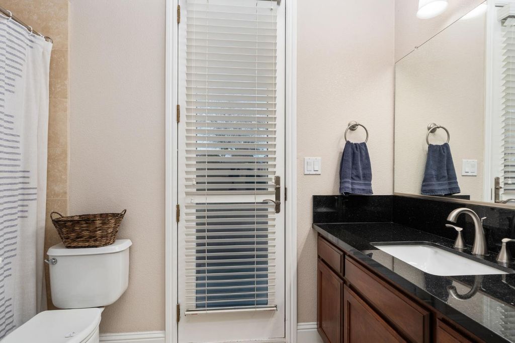 Image 27 of property listing at 321 N Preston Street, Visalia, CA 93291