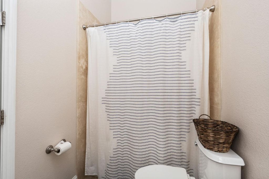 Image 28 of property listing at 321 N Preston Street, Visalia, CA 93291