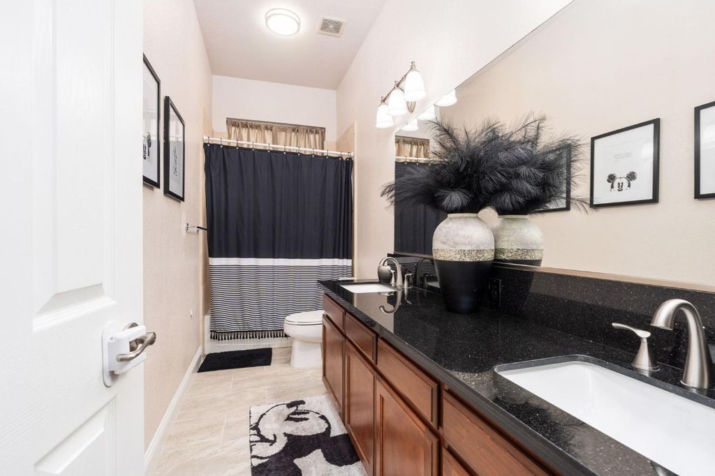 Image 31 of property listing at 321 N Preston Street, Visalia, CA 93291