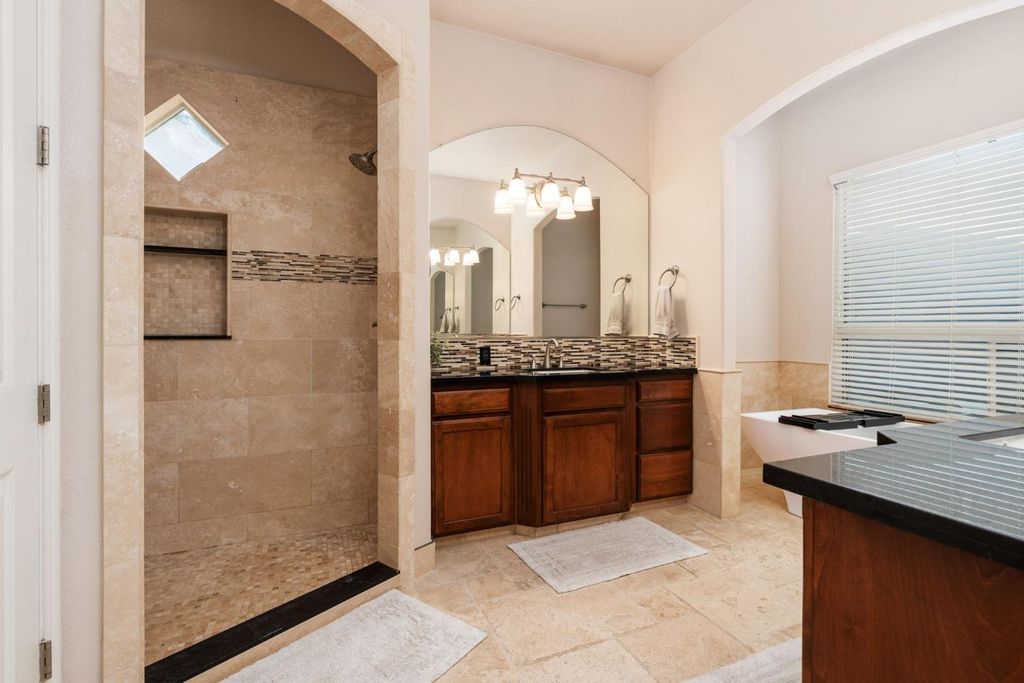 Image 34 of property listing at 321 N Preston Street, Visalia, CA 93291