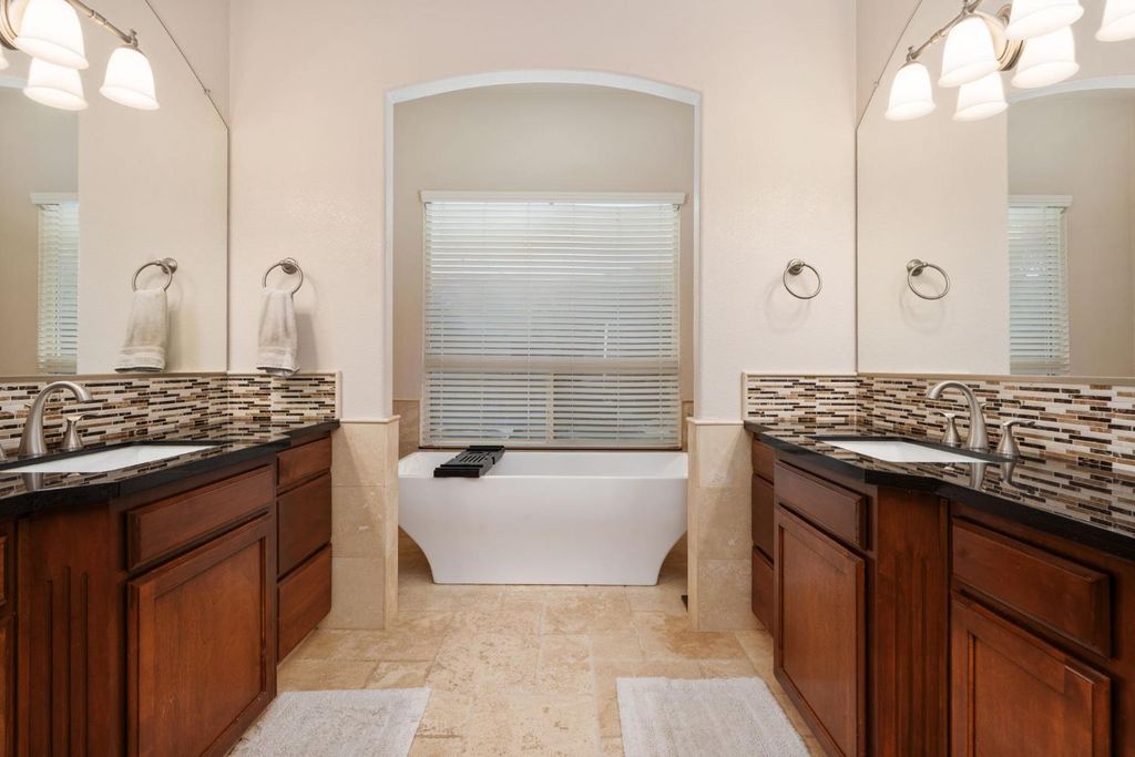 Image 35 of property listing at 321 N Preston Street, Visalia, CA 93291