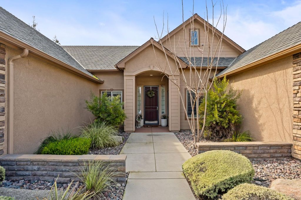 Image 4 of property listing at 321 N Preston Street, Visalia, CA 93291