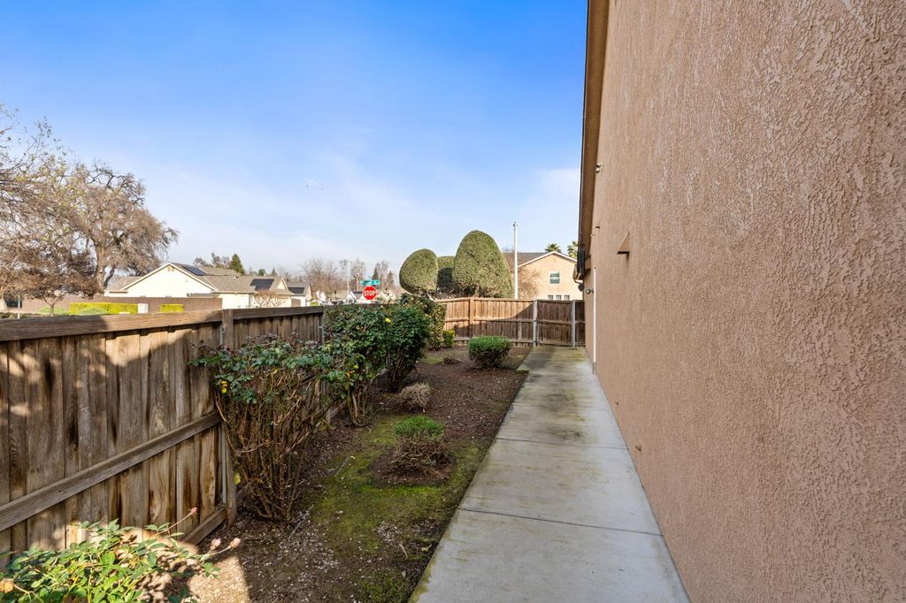 Image 43 of property listing at 321 N Preston Street, Visalia, CA 93291