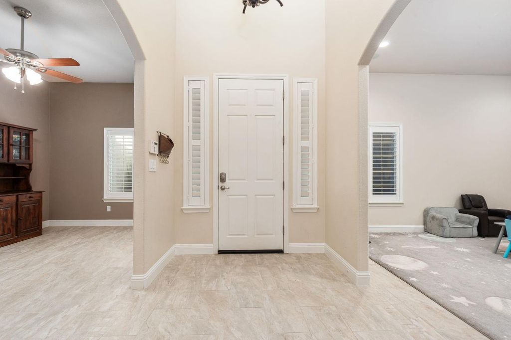 Image 5 of property listing at 321 N Preston Street, Visalia, CA 93291