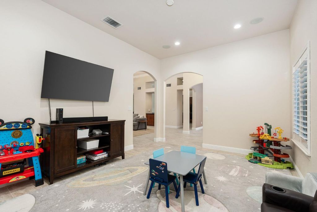 Image 9 of property listing at 321 N Preston Street, Visalia, CA 93291