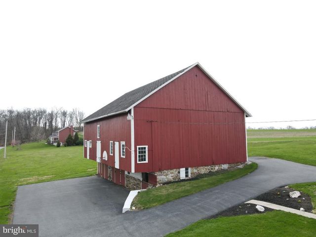2575 VALLEY RD, Manheim, PA 17545